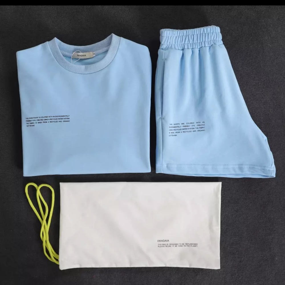 Set: sweatshirt and shirt